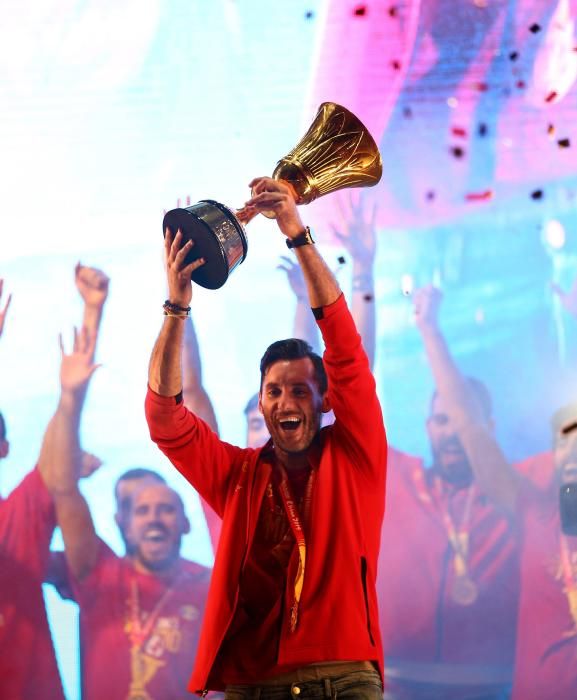 La selección celebra el título mundial en Madrid.