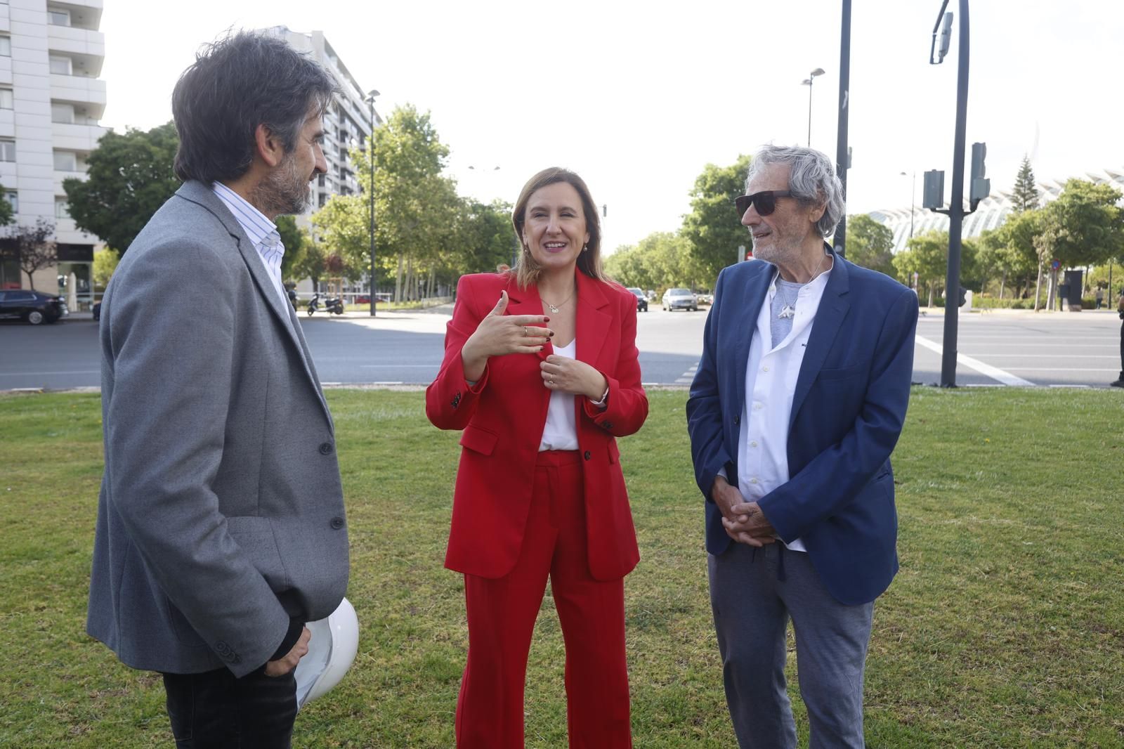 Catalá visita El Parotet junto a su creador, Miquel Navarro