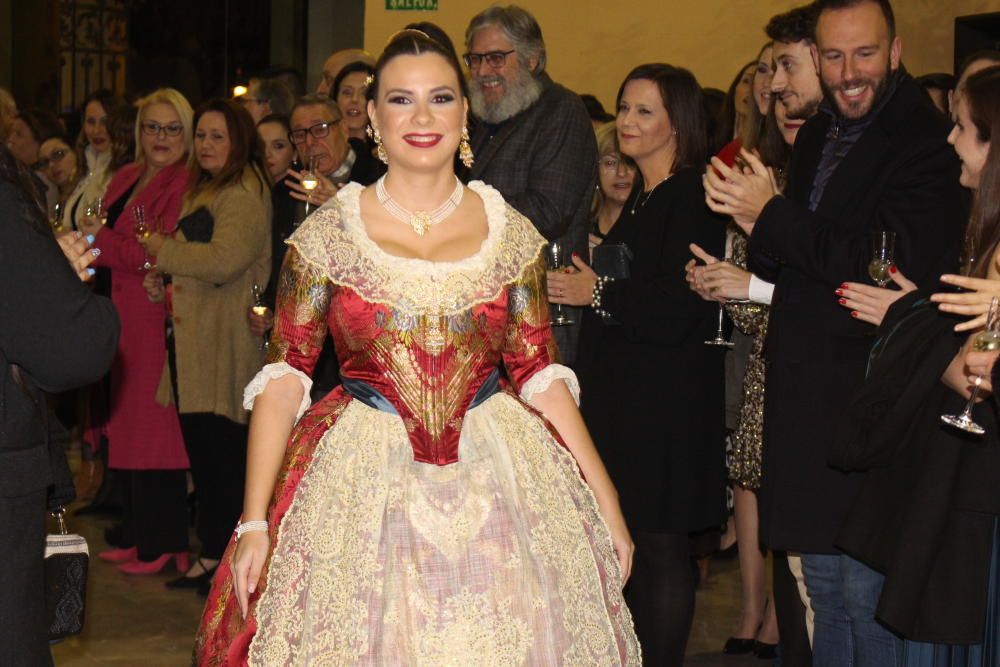 Este festejo de nuevo cuño sustituye al "copetín" que tenía lugar en el Salón de Cristal al acabar la asamblea de diciembre...