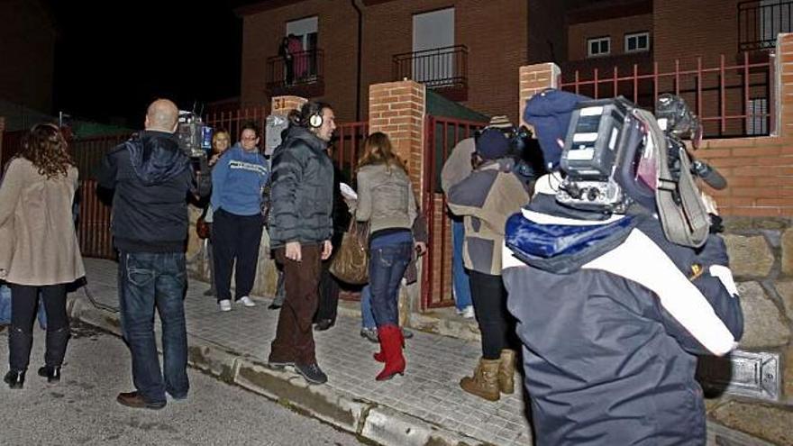 Imagen del lugar, ayer, después del descubrimiento de los tres cadáveres. / manuel h. de león