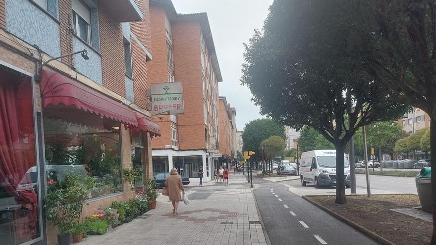 Redada policial en Gijón: incautan contenedores de "gas de la risa" y hallan una presunta vivienda ilegal vinculada a una floristería