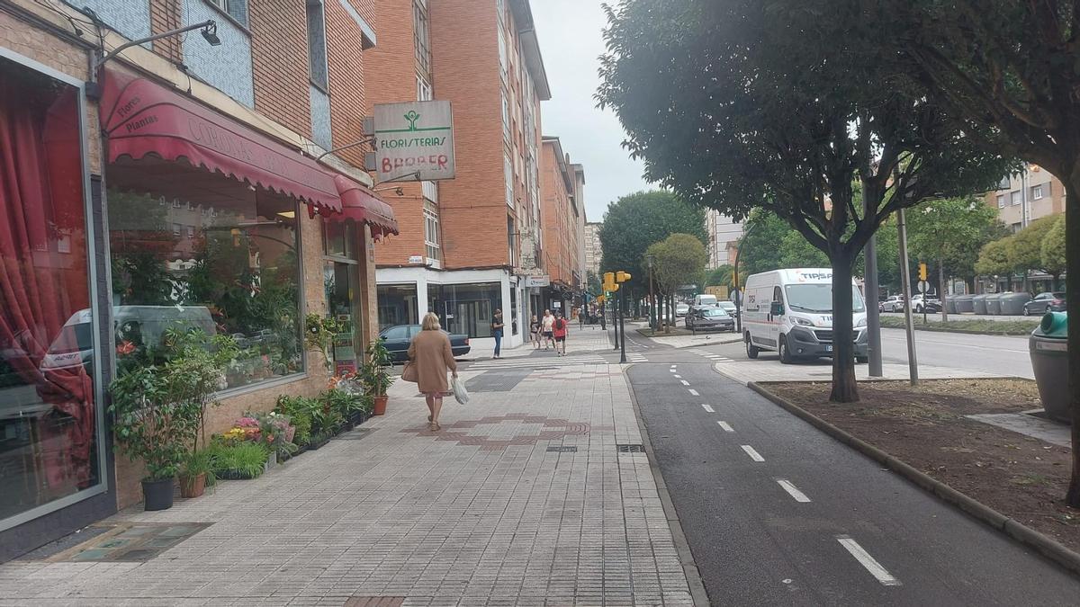 El cruce entre la avenida de Gaspar García Laviana con la calle Río Muni en el que se encuentra el negocio registrado.