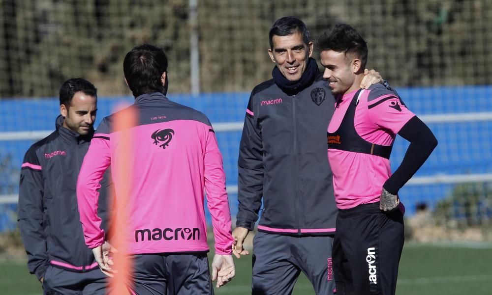 Coke ya entrena con el Levante UD