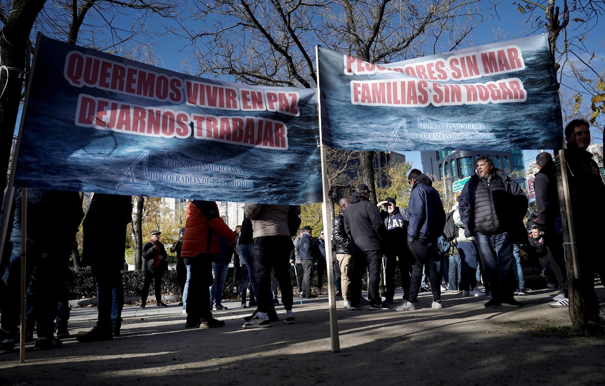 Concentración en Madrid de pescadores contra el recorte de días en el mar de Bruselas.