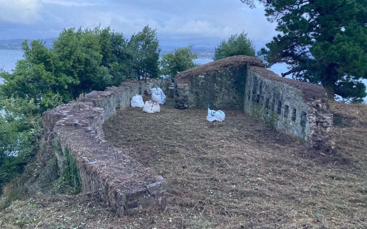 Restos del castillo de Corbeiroa. | LOC