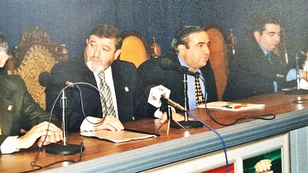 Una foto histórica: Morató y el empresario Ángel Fenoll al firmar el contrato en 1988. | LEVANTE-EMV