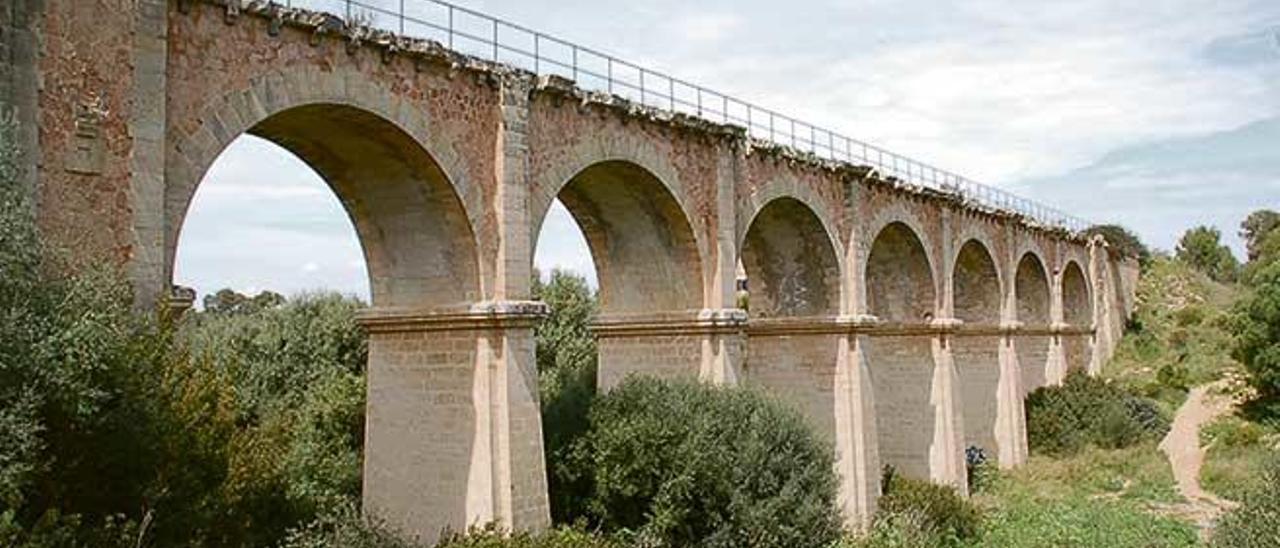 Imagen del ´Pont de les set boques´, uno de los elementos arquitectónicos más interesantes del trazado entre Llucmajor y s´Arenal.