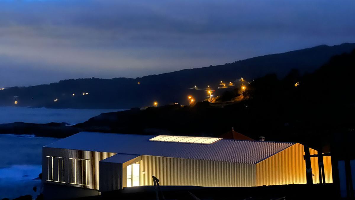 Vista nocturna del museo