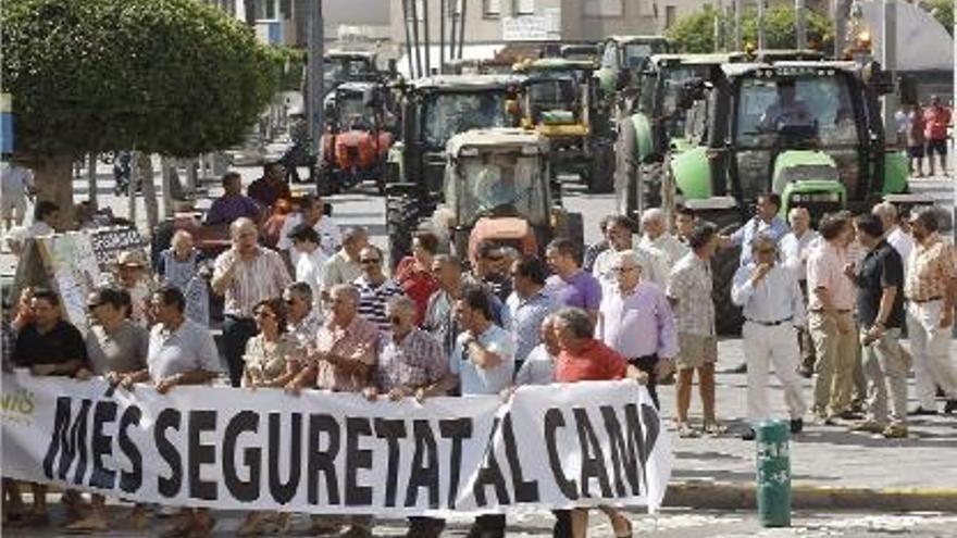 &quot;Tractorada&quot; y protesta en Benicarló por la inseguridad en el campo, hace un año y medio.