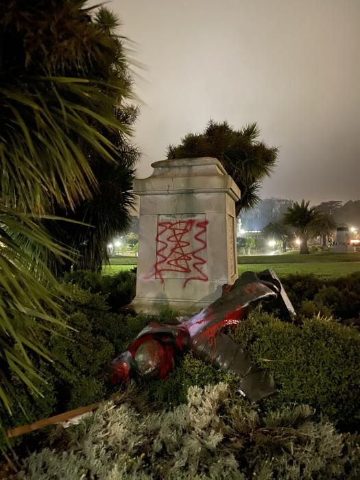 Derriban la estatua de Fray Junípero Serra en San Francisco (Estados Unidos)