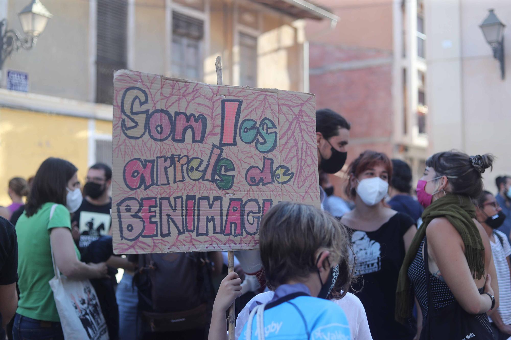 Protesta de los vecinos de Benimaclet contra el vallado de solares ocupados