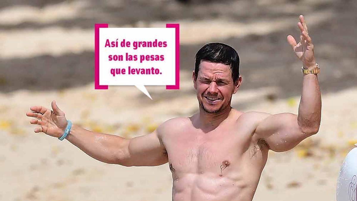 Mark Wahlberg en Barbados presumiendo de tableta con bañador estampado