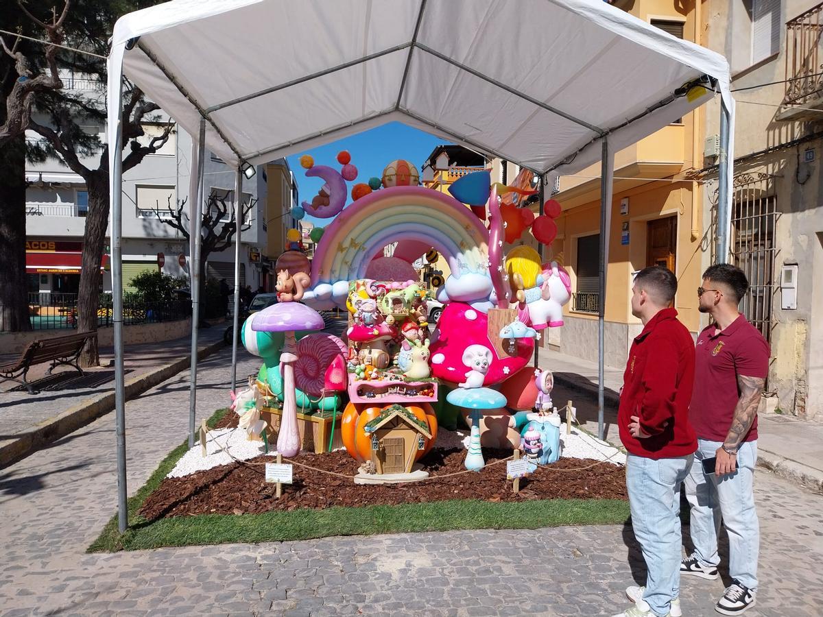 Monumento infantil de la comisión Jardi de l'Alegria, esta mañana.