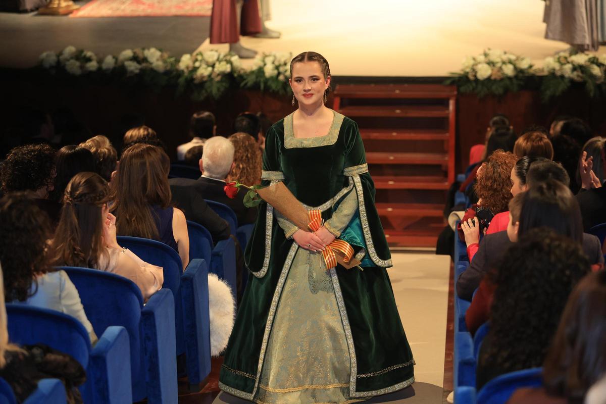 Na Violant d'Hongria: sueño medieval para Victoria Arcos en el 75º aniversario de la Germandat