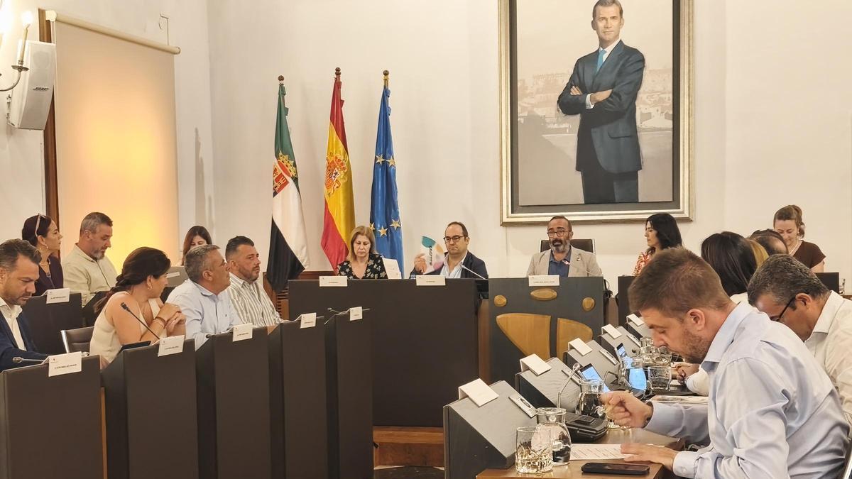 Un paso más para actuar antes cuando cada minuto cuenta: los desfibriladores llegan a los pueblos de Cáceres