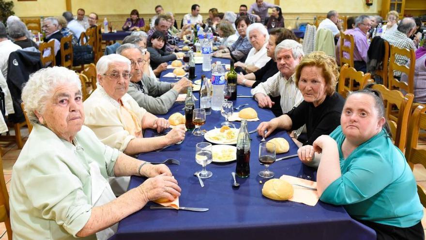 El grupo Lourdes celebra el Día del Vecino