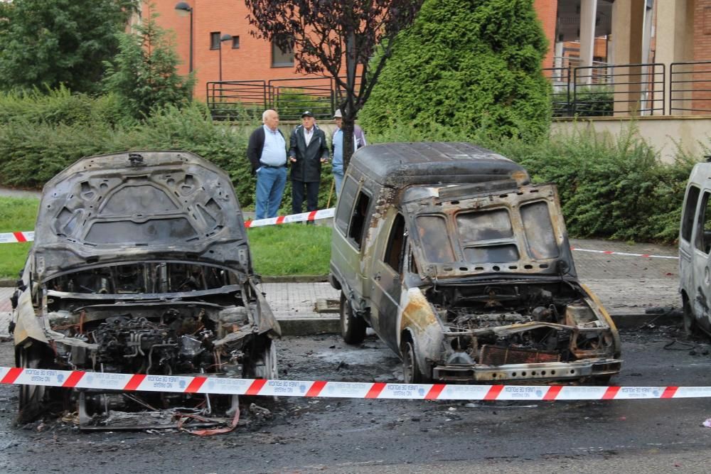 Coches calcinados de madrugada en La Corredoria