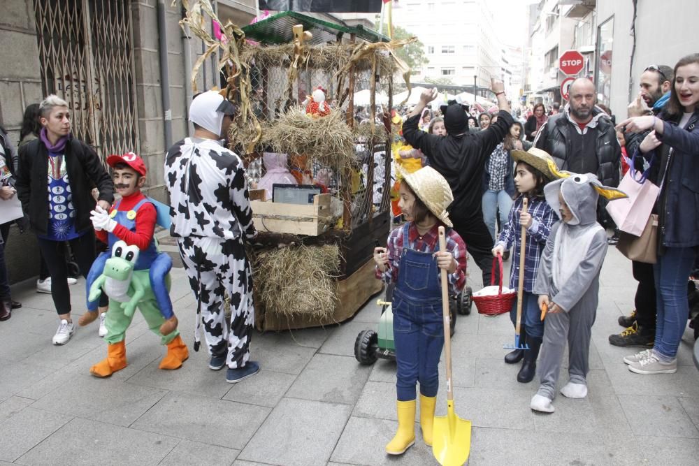 Un concurrido desfile de disfraces infantil inaugura las jornadas de comparsas en Marín