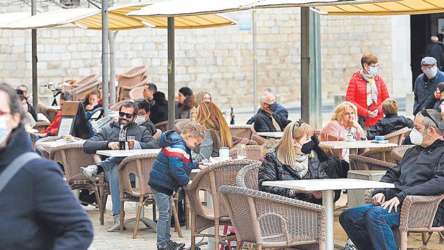 Les terrasses gironines plenes el primer diumenge amb horari ampliat