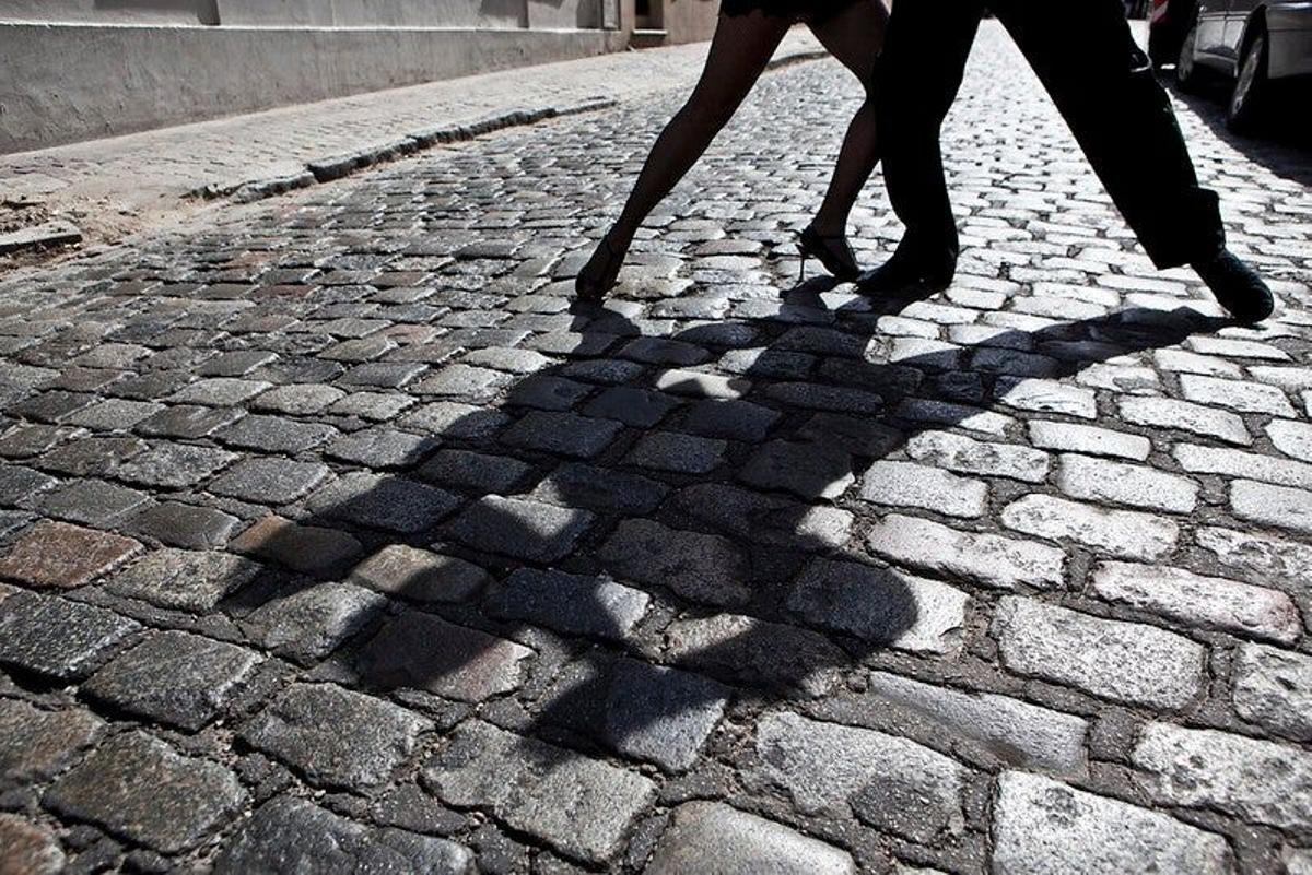 Pareja de tango en San Telmo hermanamiento Madrid Buenos Aires