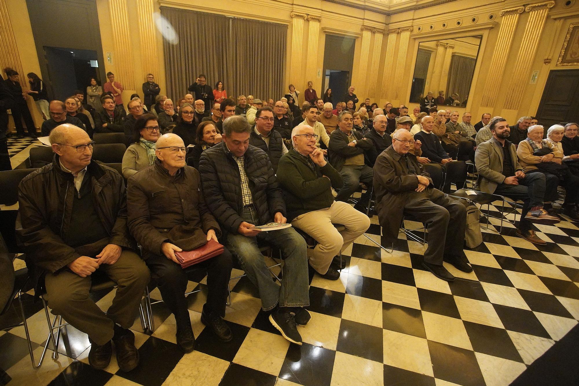 Un llibre guarda la memòria centenària de Vista Alegre