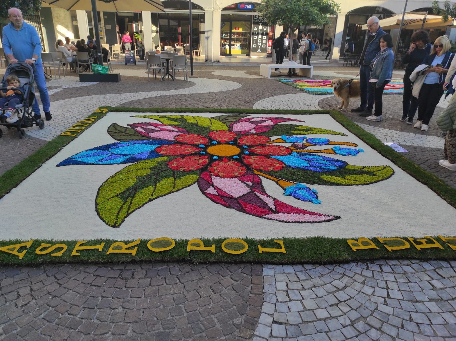 El Colectivo Independiente Alfombrista de Bueu en Pietra Ligure (Italia)