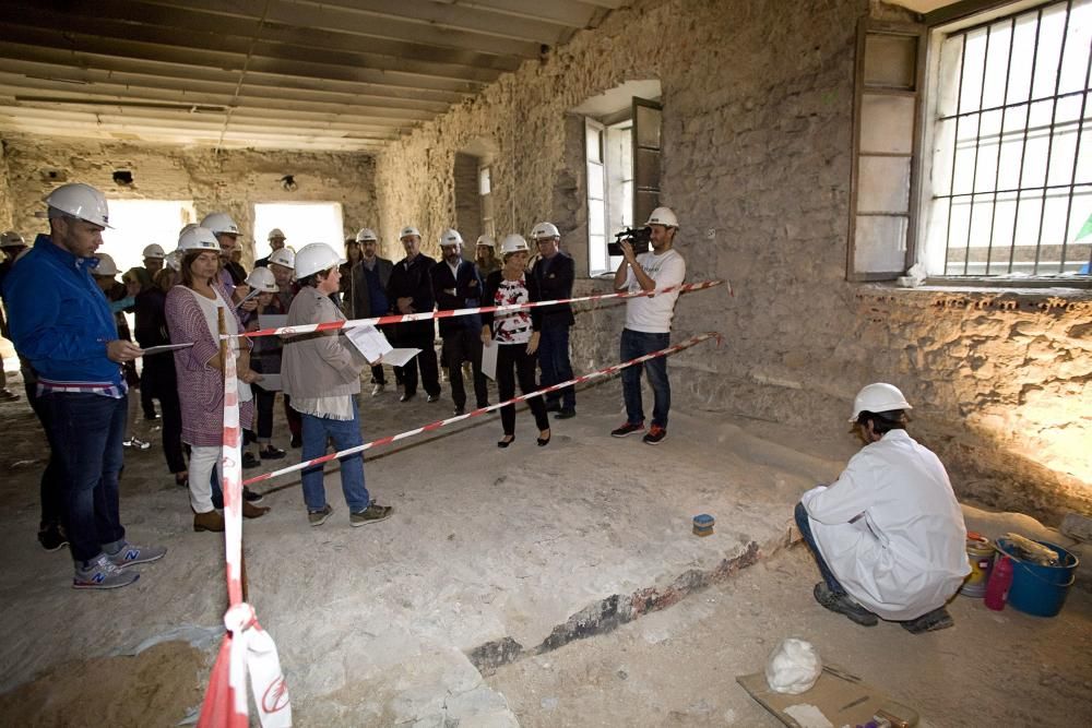 Visita de la alcaldesa de Gijón y los portavoces municipales a las obras de Tabacalera