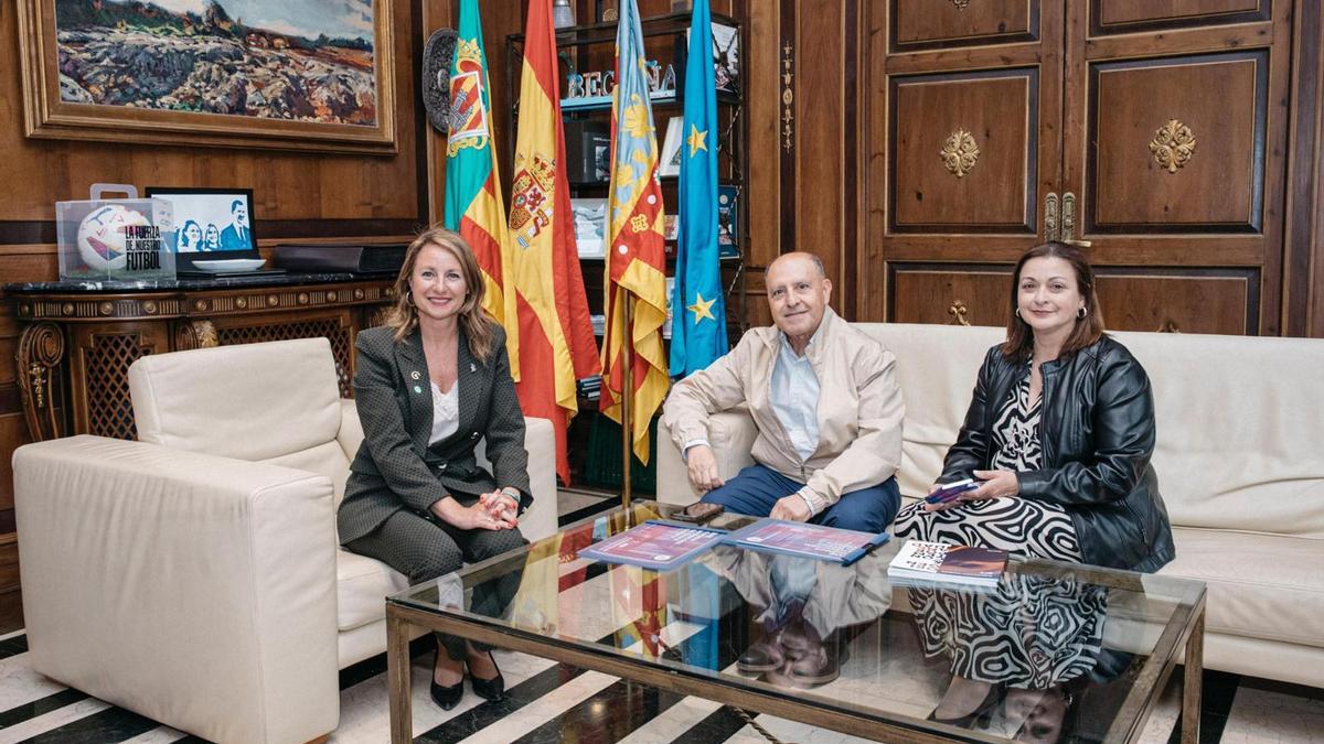 La alcaldesa, Begoña Carrasco, se ha reunido con el presidente de ATC, Juan José Montoro.