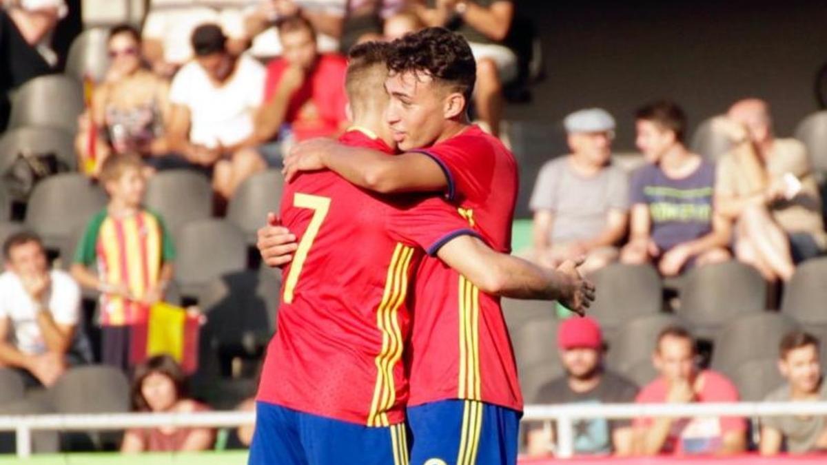 Munir celebra con Deulofeu uno de sus goles durante el partido de la sub-21 ante San Marino.