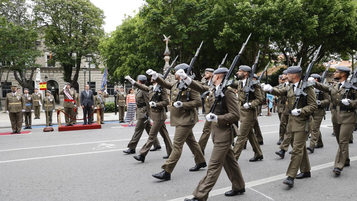 Multitudinaria primera jura de bandera del Ejército de Tierra en Vigo