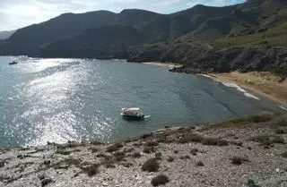 Cruzada de vecinos y ayuntamientos contra las reuniones de barcos en la costa de la Región