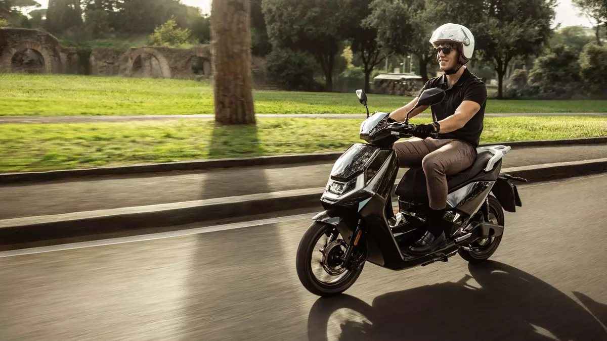 5 consejos clave para viajar en moto eléctrica este verano