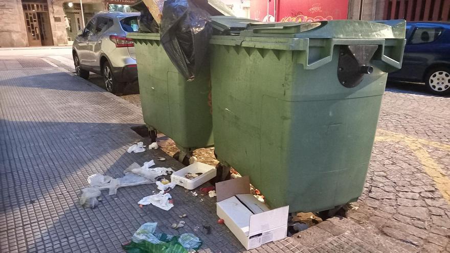 Vecinos denuncian que los contenedores de Pastor Díaz son &quot;una peste insoportable&quot;