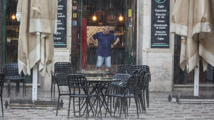 Una tromba de agua y granizo cae en Alcoy este martes