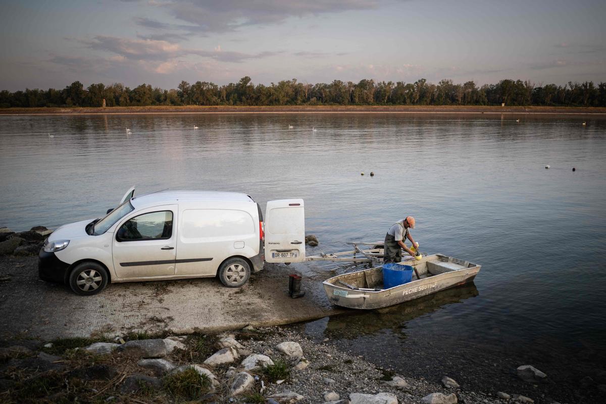 Jeremy Fuchs, el único pescador profesional del río Rin