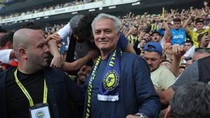 José Mourinho, presentado como entrenador del Fenerbahçe