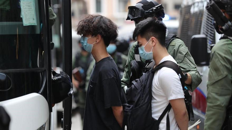 La policía detiene al menos a 60 personas en Hong Kong acusadas de manifestación ilegal