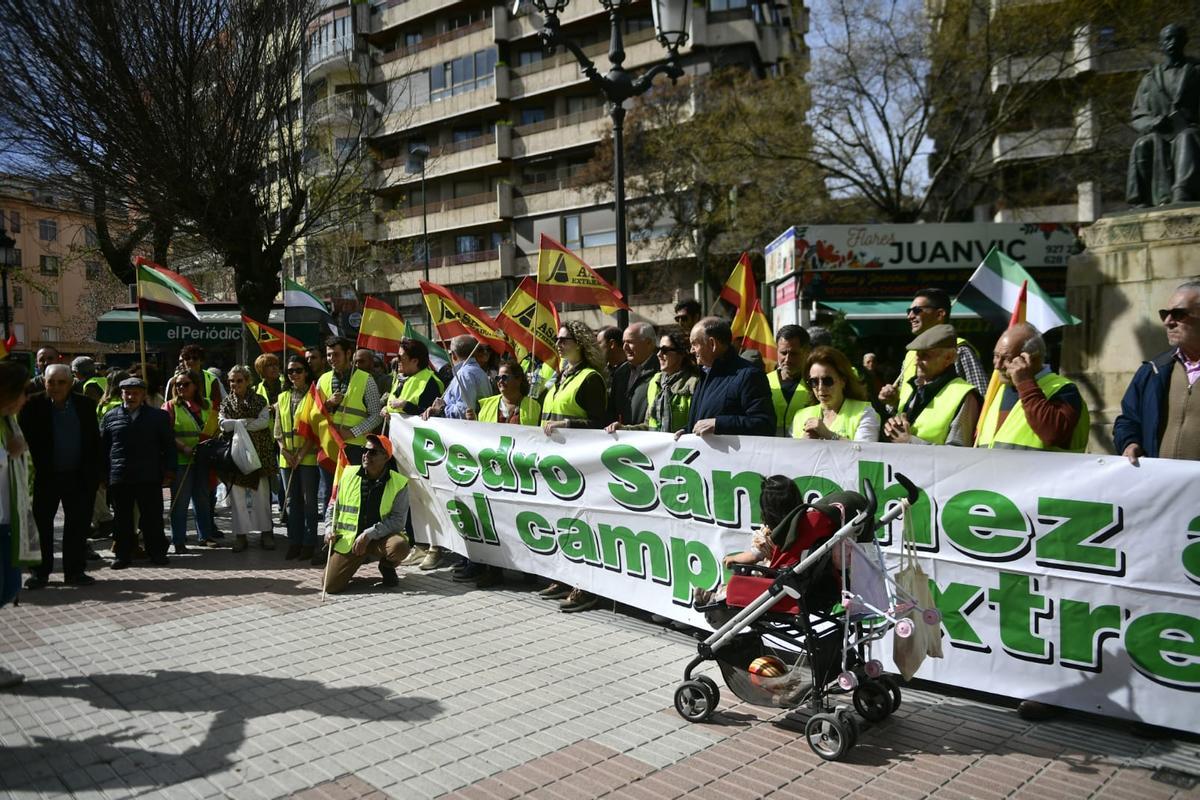 Algunos manifestantes llegan a Cánovas