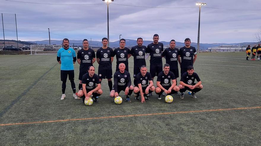 Los veteranos de Zamora CF y UD Salamanca homenajean a Roberto Sánchez &quot;Tabu&quot;