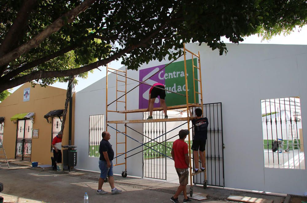 El Cortijo de Torres acelera los trabajos en casetas, calles y portada para ponerse a punto de cara al inicio de la semana de Feria.