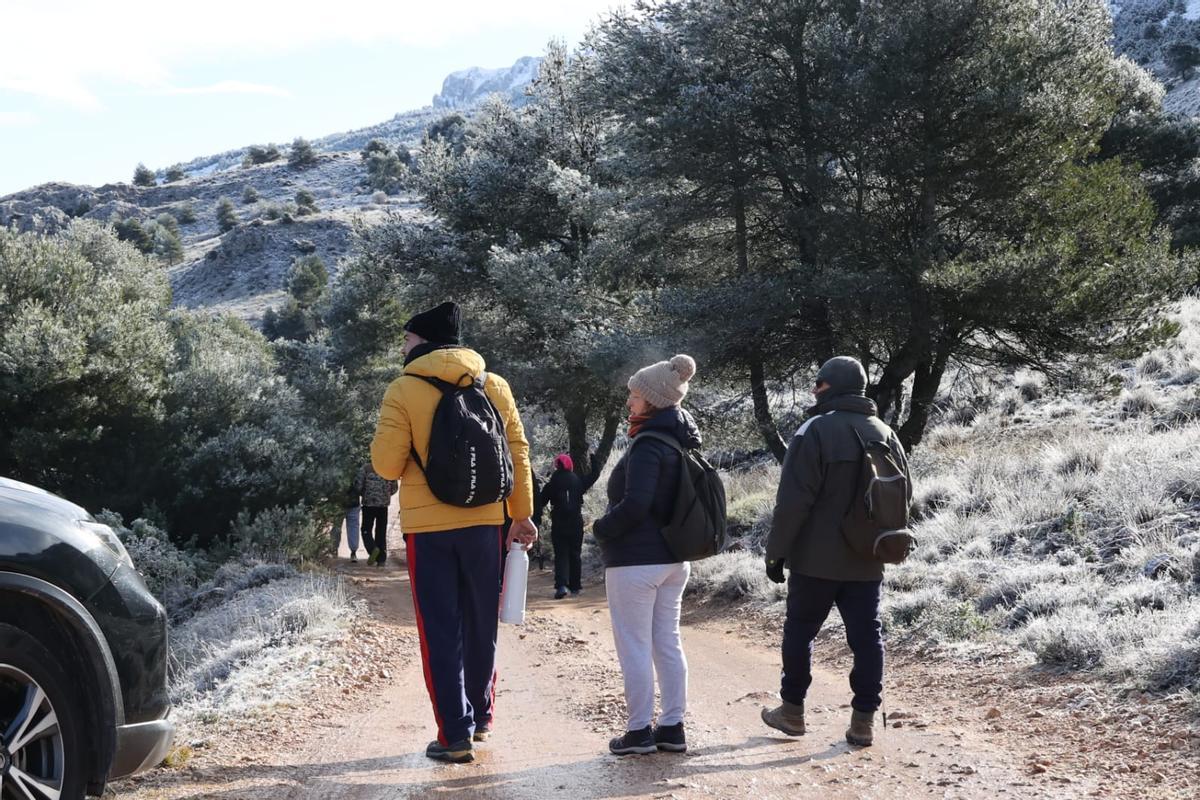 Aitana congrega a familias y visitantes para ver la nieve el Día de Reyes