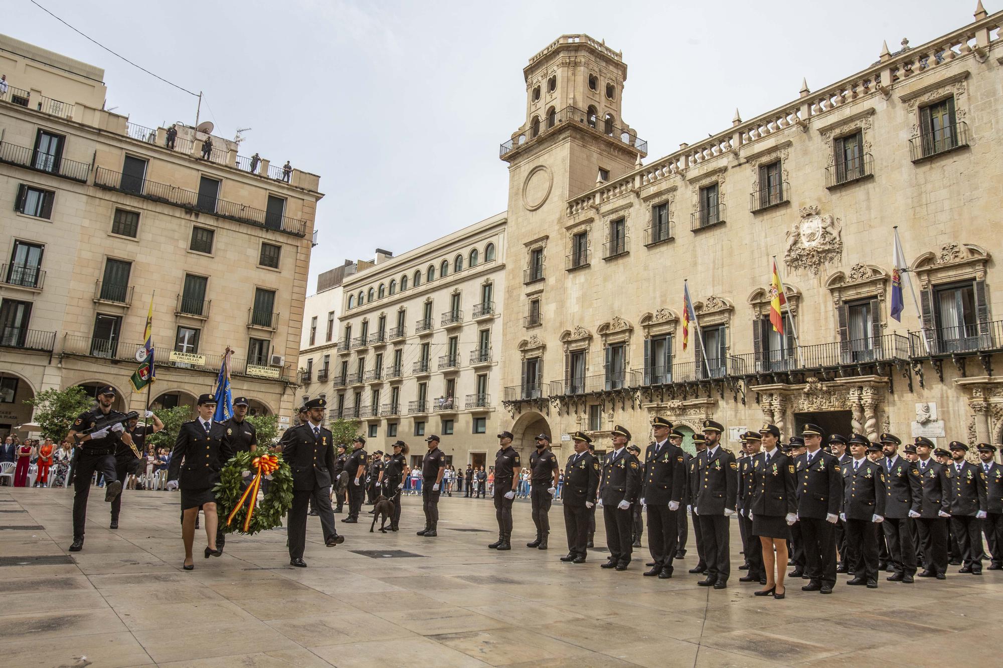 Actos de celebración del Patrón de la Policía Nacional en Alicante.