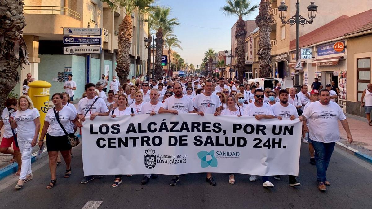 Protesta protagonizada por los vecinos de Los Alcázares el pasado verano.
