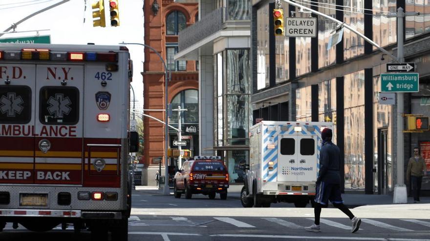 Ambulancias en West Broadway.