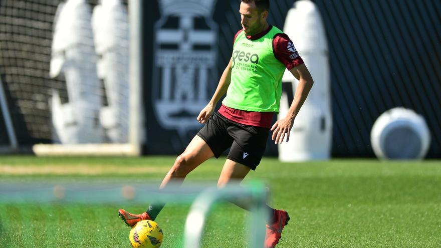 Kiko Olivas y Gonzalo Verdú entrenan con el grupo y apuntan al partido entre el FC Cartagena y el Real Valladolid