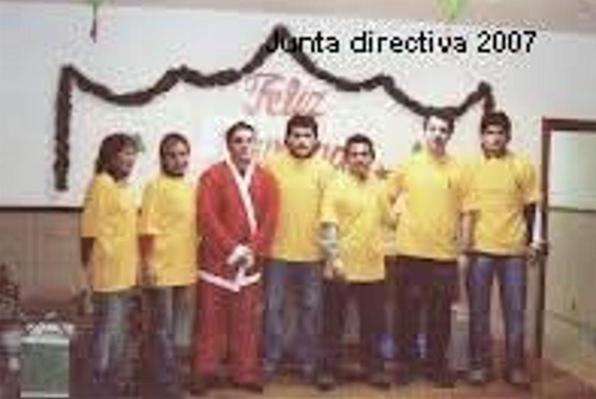 Junta directiva de la Asociación de Peruanos en Galicia del año 2007.