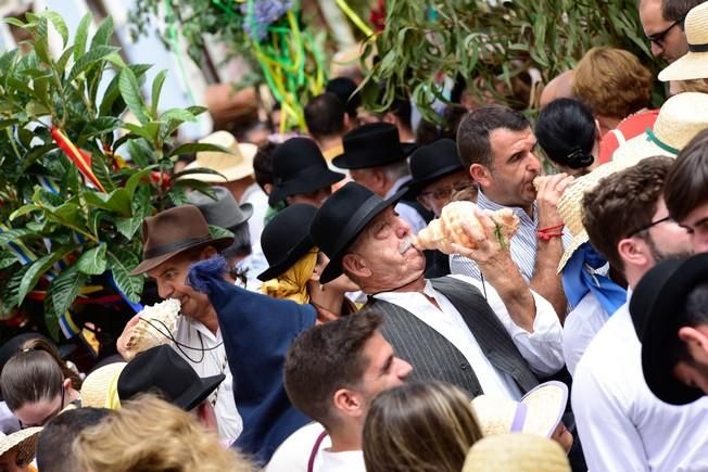 Procesion y Romeria por las Fiestas de las ...