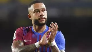 Frenazo en la recuperación de Memphis Depay: Baja para Mestalla