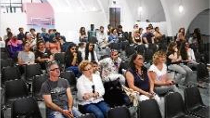 Lliurament dels diplomes de 37 alumnes becats de Salt