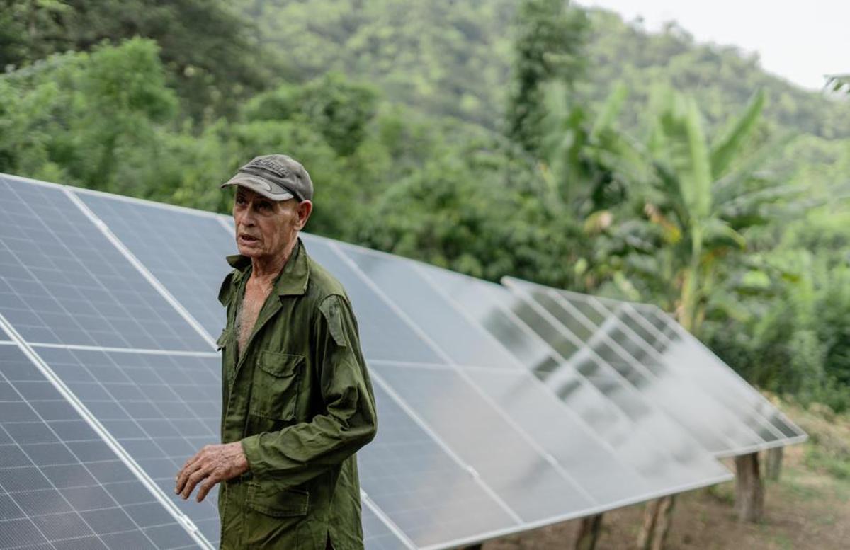 Instalación de placas solares para una cosecha más estable
